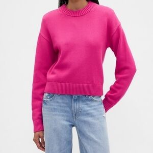 GAP Relaxed Cropped Crewneck Sweater (NWT)